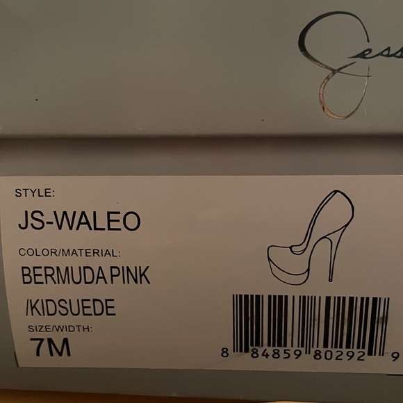 Jessica Simpson Platform Pumps - Picture 10 of 10